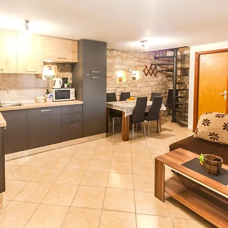 House Nicol - Authentic Istrian With Terrace And Garden Near The Sea Peruški