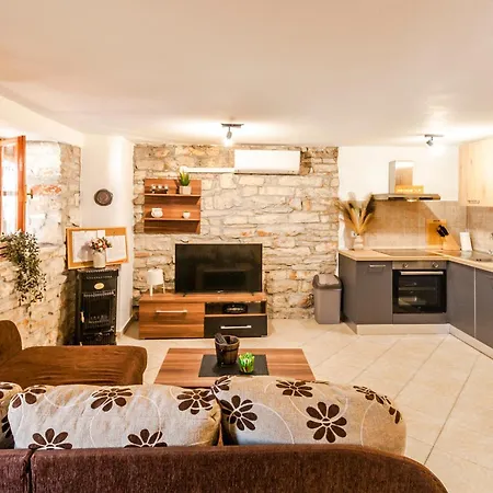 House Nicol - Authentic Istrian With Terrace And Garden Near The Sea Hébergement de vacances Peruški